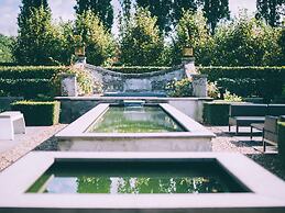 Grand Holiday Home in Alphen with Sauna & Hot Tub