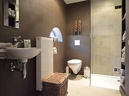 Grand Holiday Home in Alphen with Sauna & Hot Tub