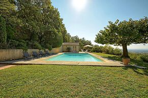Sunny Holiday Home in Provence With Pool
