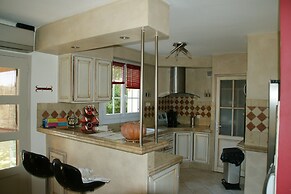 Villa in Reillanne With Private Pool