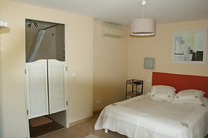 Villa in Reillanne With Private Pool