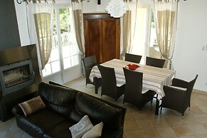 Villa in Reillanne With Private Pool