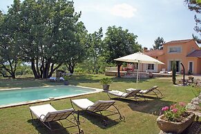 Villa in Reillanne With Private Pool