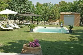 Villa in Reillanne With Private Pool