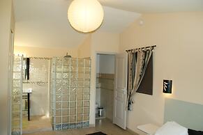 Villa in Reillanne With Private Pool