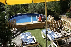 Lakeside Escape for 6 Guests
