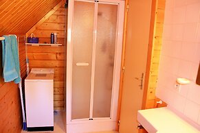 Lakeside Escape for 6 Guests