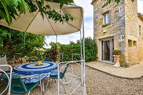 Beautiful Holiday Home With Swimming Pool