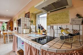 Beautiful Holiday Home With Swimming Pool