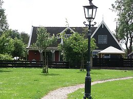 Nicely Decorated Villa with Garden near Sea