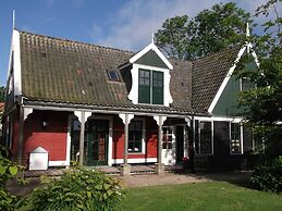 Nicely Decorated Villa with Garden near Sea