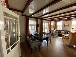 Nicely Decorated Villa with Garden near Sea