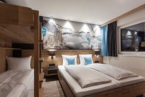 Attractive Apartment With ski Storage Room