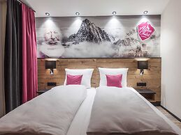 Attractive Apartment With ski Storage Room