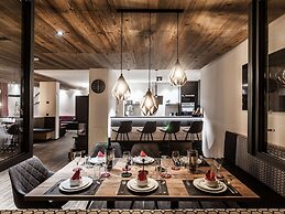 Attractive Apartment With ski Storage Room