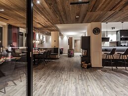 Attractive Apartment With ski Storage Room