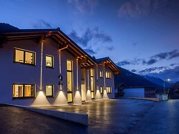 Attractive Apartment With ski Storage Room