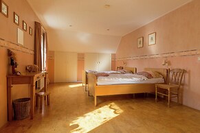 Cosy Vacation Home With a Garden