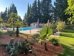 Mansion in Provence With Pool & Near Town