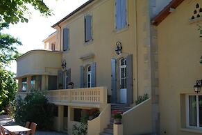 Mansion in Provence With Pool & Near Town