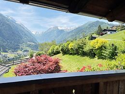 Sunny Alpine Apartment by the Slopes