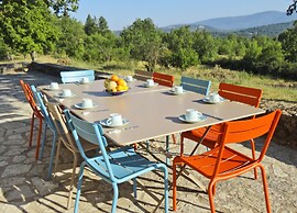 Villa in Saignon With Pool and Scenic Views