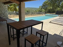 Villa in Saignon With Pool and Scenic Views