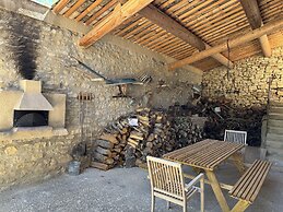 Villa in Saignon With Pool and Scenic Views