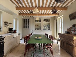 Villa in Saignon With Pool and Scenic Views