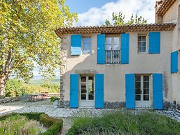 Villa in Saignon With Pool and Scenic Views