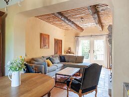 Villa in Saignon With Pool and Scenic Views
