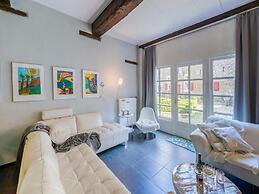 Modern Comfort in a Central Spot