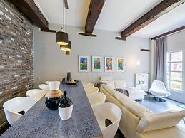 Modern Comfort in a Central Spot