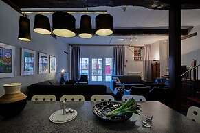 Modern Comfort in a Central Spot