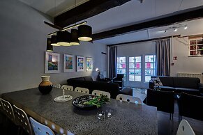 Modern Comfort in a Central Spot