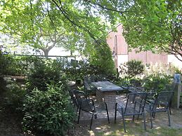 Modern Comfort in a Central Spot