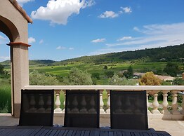 Luxe Villa in Montbrun