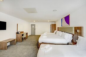 OYO Plymouth Central Hotel