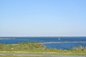 Charming Chalet in Goedereede With Open Area