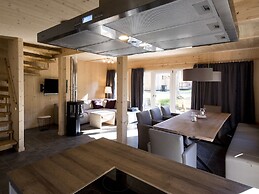 Chalet With Indoor hot tub