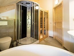 Chalet With Indoor hot tub