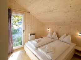 Chalet With Indoor hot tub