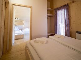 Chalet With Indoor hot tub