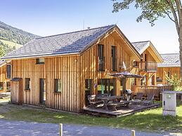 Chalet With Indoor hot tub