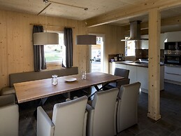 Chalet With Indoor hot tub