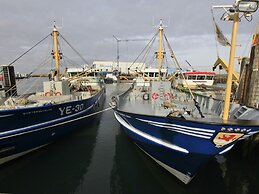 Modern Chalet With a Fireplace, Located in Zealand