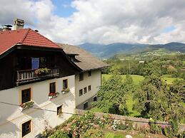 Countryside Apartment in Gmünd near Cross Country Skiing