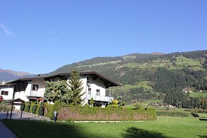 Cozy Apartment in Aschau im Zillertal near Ski Lift