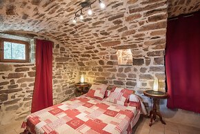 Hidden Retreat in Chassiers
