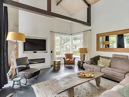 Country House With Fireplace at Bedafse Bergen